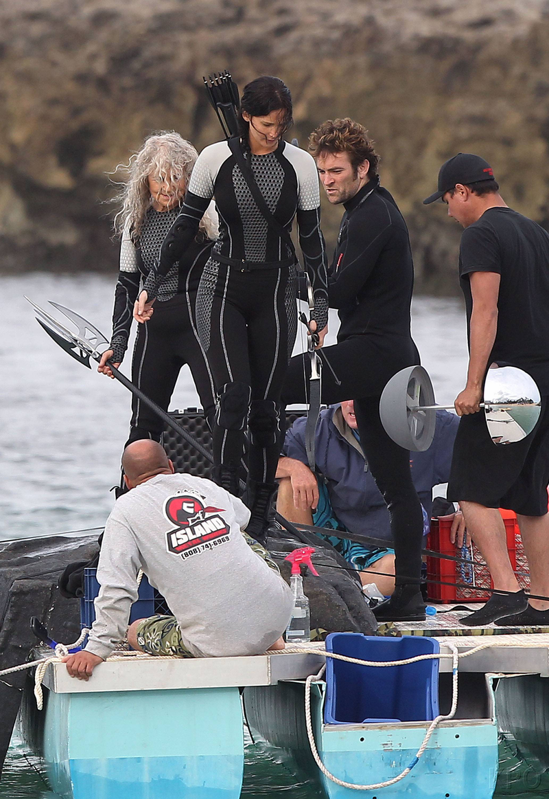 Illustration for article titled Check out the futuristic new Tribute uniforms from the Catching Fire set